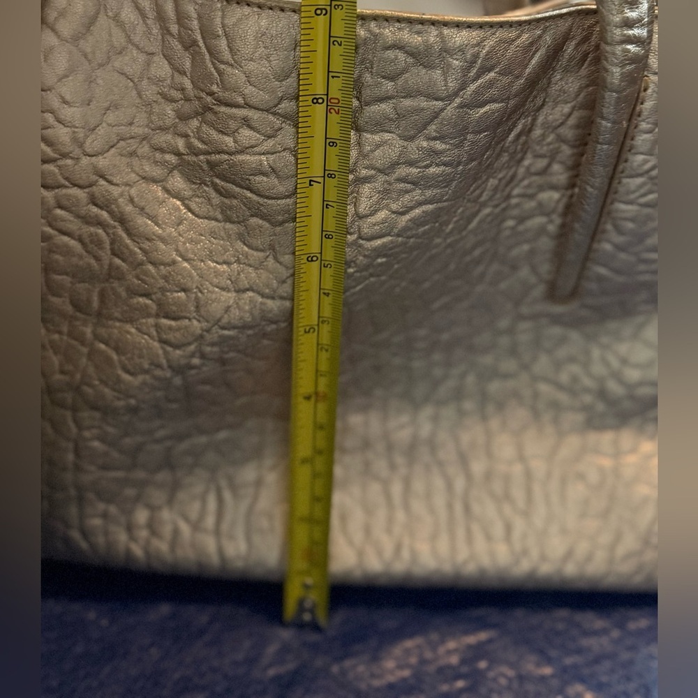 Stuart Weitzman Gold/Silver Pebbled Leather Textured Tote Bag - Picture 14 of 16